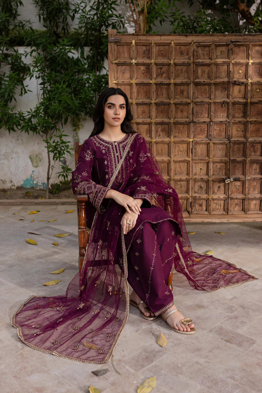Plant Foam Unstitched Winter Dhanak 3 Piece Suit | Embroidered Neckline & Net Dupatta