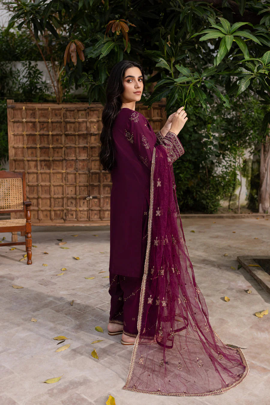 Plant Foam Unstitched Winter Dhanak 3 Piece Suit | Embroidered Neckline & Net Dupatta